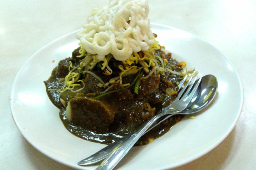 Rujak Cingur Ahmad Jaiz, Kuliner Khas Surabaya yang Overrated, selain Harganya yang Mahal, Nggak Ada yang Spesial!