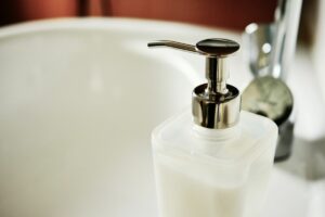 Mari Bersepakat, Eksistensi Sabun Adalah Bare Minimum untuk Kamar Mandi Umum!