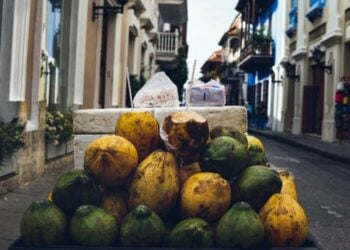 4 Dosa Pedagang Es Kelapa Muda di Jalanan Kota Bandung (Unsplash)