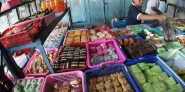 Jualan Jajanan Pasar Tidak Kalah Menguntungkan Dibanding Jualan Es Teh Jumbo Mojok.oo