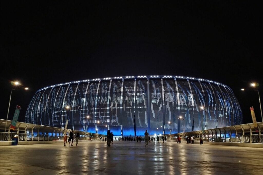 JIS Venue Konser Paling Menguji Kesabaran Mojok.co