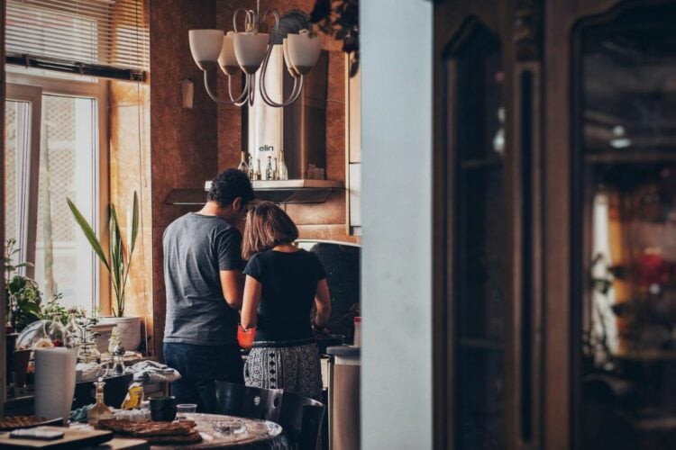 5 Aturan Tidak Tertulis di Rumah. Sederhana, tapi Bisa Bikin Runyam kalau Tidak Dipatuhi Mojok.co