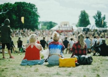 5 Starter Pack Anak Muda Jompo Saat Festival Musik Mojok.co