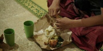 5 Kesalahan ketika Makan Nasi Padang yang Sering Dilakukan Orang Mojok.co