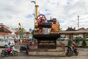 Stasiun Tugu Jogja Pilih Kasih: Pintu Timur Makin Bagus, Pintu Selatan Tetap Semrawut