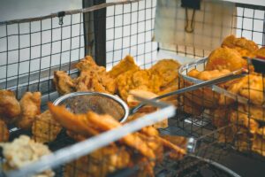 5 Dosa Penjual Gorengan yang Dilakukan hingga Sekarang dan Bikin Pembeli Kecewa