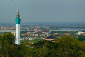 Gresik dan Surabaya Memang Menawarkan Berbagai Peluang, tapi Nggak Semua Orang Cocok Tinggal di Sini