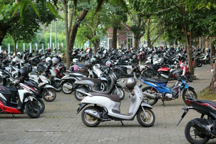 Honda Scoopy, Motor yang Nggak Ramah Dikendarai di Musim Hujan