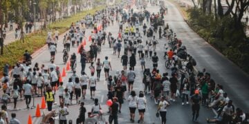 Kasta Sepatu Lari Lokal yang Banyak Dipakai Pelari CFD Sudirman. Nggak Usah Gengsi Pakai Merek Lokal!