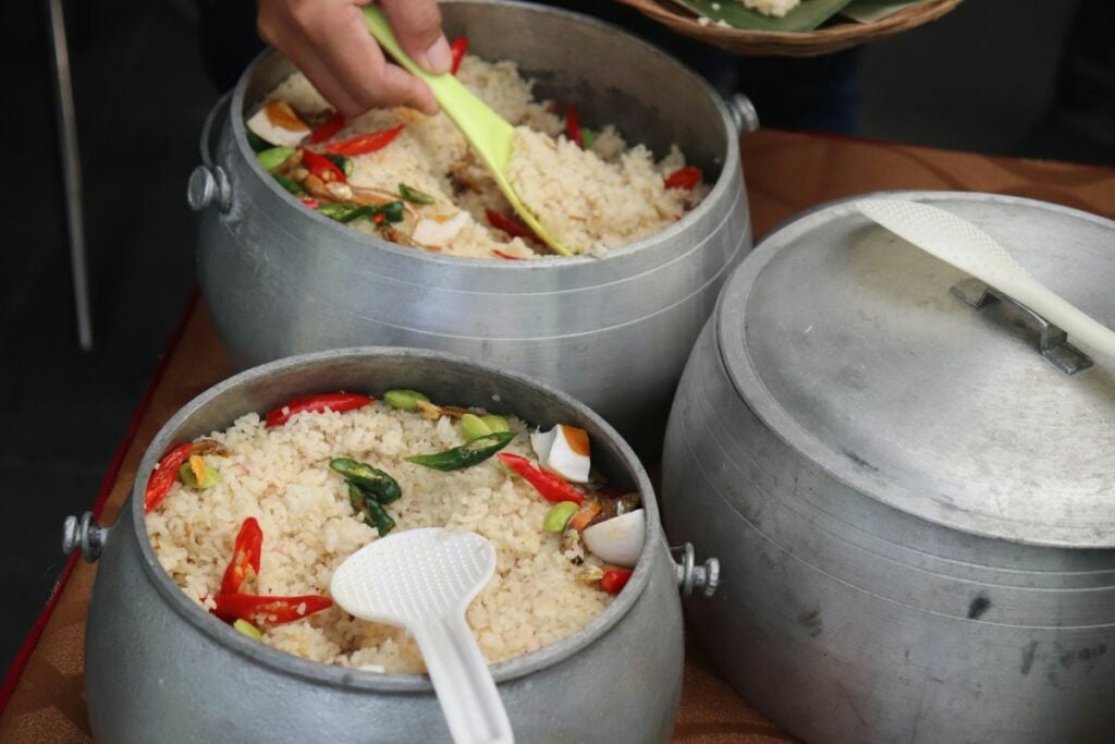 5 Ide Jualan Nasi di Pinggir Jalan selain Nasi Kuning dan Nasi Uduk