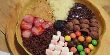 Menggugat Pembeli Martabak yang Bawa Topping Sendiri: Nggak Sekalian Aja Bawa Adonan dari Rumah Terus Numpang Masak di Gerobak Pedagangnya?