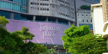 Tunjungan Plaza Surabaya Menganaktirikan Pengendara Motor (Unsplash)