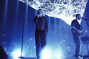 Chester Memang Tak Akan Pernah Bisa Digantikan, tapi sebagaimana Hidup, Linkin Park Tetap Harus Berjalan