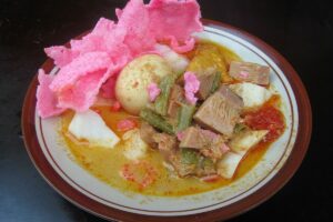 Lontong Sayur Yu Wur Lamongan Bukan Jualan, tapi Sedekah. Seporsi Cuma Rp1.000-an 