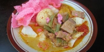 Lontong Sayur Yu Wur Lamongan Bukan Jualan, tapi Sedekah. Seporsi Cuma Rp1.000-an  Mojok.co