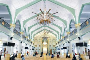 4 Aturan Tidak Tertulis Saat Ambil Nasi Jumat Berkah, Saya Terpaksa Tulis Ini karena Banyak Orang Serakah
