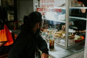 5 Dosa Pelanggan Rumah Makan yang Bikin Orang Lain Kesal