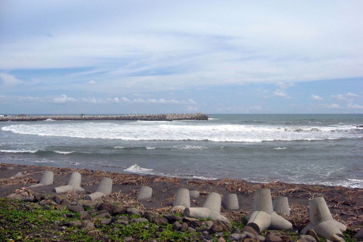 Tempat wisata Jogja yang sayang dilewatkan, Pantai Glagah (Wikimedia Commons)