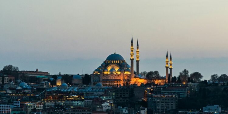 4 Perbedaan Ibadah di Masjid Indonesia dan Turki, Salah Satunya Pakai Sepatu ke Tempat Wudu