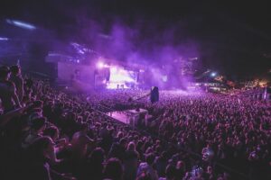 3 Alasan JIS Jadi Tempat Konser Red Flag, Bikin Penonton Ogah-Ogahan