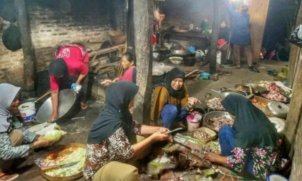 Sisi Gelap Budaya Rewang di Hajatan Desa yang Nggak Banyak Orang Tahu Mojok.co