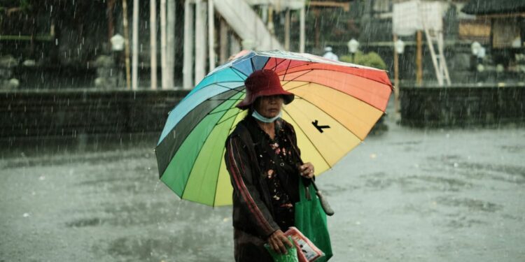 3 Ide Usaha Kecil-kecilan yang Cocok Dijalankan di Musim Hujan, Tetap Bisa Cuan!