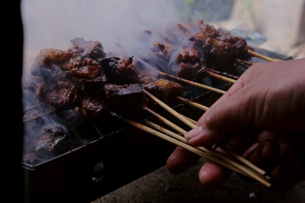 Surat Terbuka untuk Seluruh Pemilik Warung Sate Kambing di Tegal: Tolong Perhatikan 3 Hal Ini supaya Pembeli Makin Nyaman