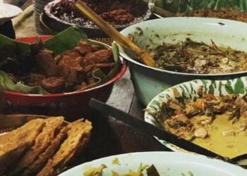 Alasan Orang Jogja Malas Kulineran di Kopi Klotok Mojok.co