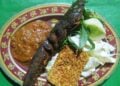 4 Dosa Penjual Pecel Lele yang Mengaku Asli Lamongan Mojok.co