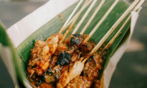 5 Kasta Makanan dengan Bumbu Kacang yang Rasanya Paling Enak
