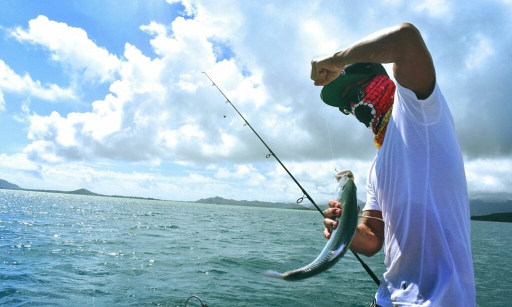 Mempertanyakan Orang-orang yang Punya Hobi Memancing Mojok.co