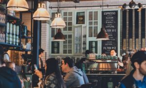 Aturan Tidak Tertulis Saat Nongkrong di Kafe