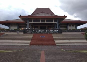 Tribun Grha Sabha Pramana: Tempat Mahasiswa UGM Merenung yang Tak Kalah Mellow dengan Kursi Indomaret