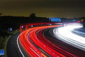Please, Stop Menggunakan Bahu Jalan Tol sebagai Jalur Menyalip!