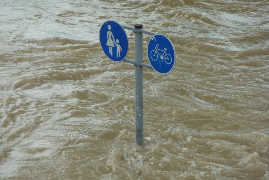 Kalianak dan Benowo, Jalur Gresik-Surabaya yang Bahaya dan Kerap Banjir, Pengendara Honda Beat Kudu Hati-hati!