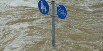 Kalianak dan Benowo, Jalur Gresik-Surabaya yang Bahaya dan Kerap Banjir, Pengendara Honda Beat Kudu Hati-hati!