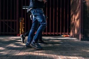 Nasib Pejalan Kaki di Malang Menyedihkan Gara-gara Trotoar “Dirampok” PKL dan Tukang Parkir: Pilihannya Hanya Loncat atau Nunggu Ditabrak