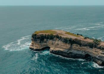 Pacitan di Antara Keindahan Alam dan Ancaman Tsunami (Unsplash)