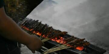 3 Rekomendasi Warung Sate Kambing di Kota Solo yang Tidak Boleh Dilewatkan Mojok.co