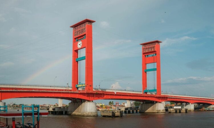 Alasan Orang Palembang Ogah Berwisata ke Jembatan Ampera Mojok.co