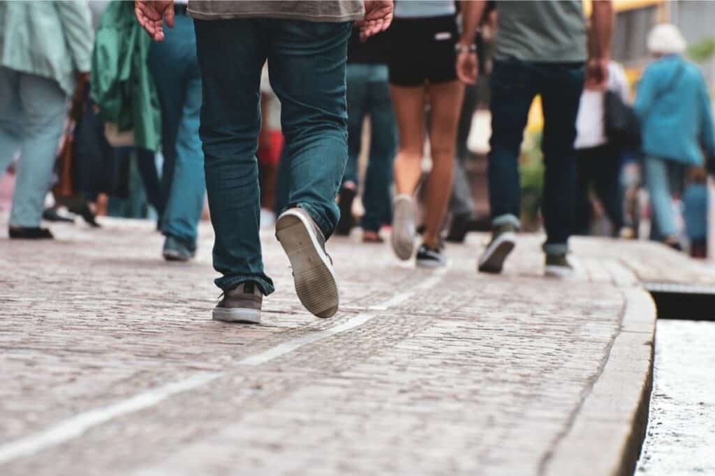 Nasib Pejalan Kaki di Jogja Begitu Menyedihkan, Dipaksa Bertarung Melawan para Perampok Trotoar