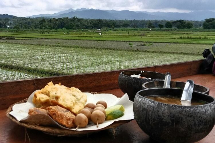 3 Rekomendasi Warung Soto Solo yang Rasanya Terbukti Enak selain Soto Gading