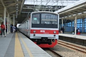 4 Orang yang Nggak Cocok Naik KRL Jabodetabek, Naik Kuda Aja Sana!