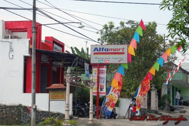 5 Barang yang Hanya Bisa Ditemukan di Alfamart, Indomaret Nggak Jual!