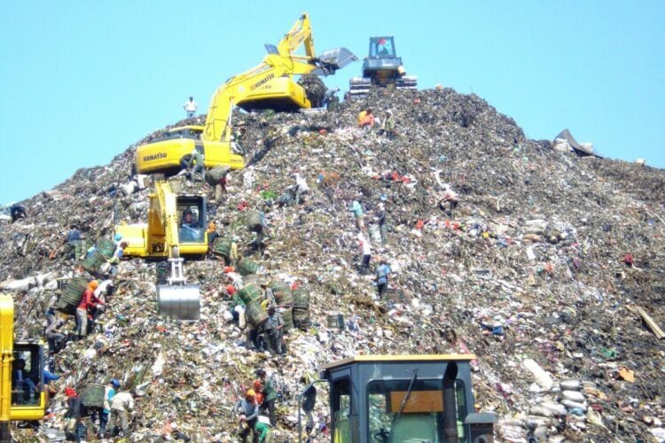 Bantargebang Nggak Melulu tentang Gunung Sampah, Daerah Ini Menyimpan 4 Potensi Wisata yang Tak Disadari Orang