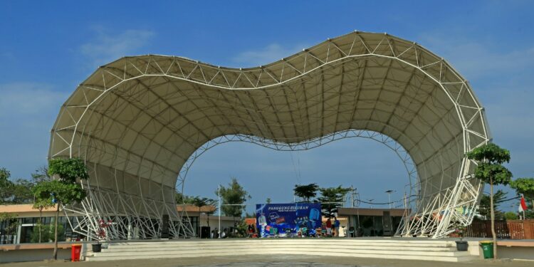 Pekalongan Diciptakan Tuhan untuk kamu yang Suka Tersenyum (Pexels)