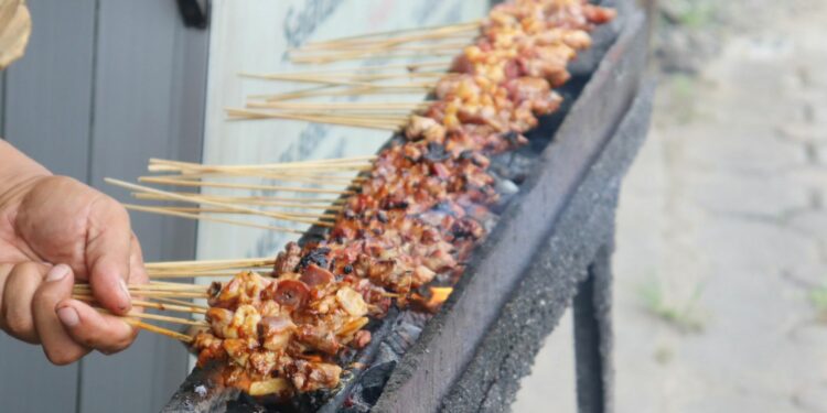 Sate Cibeber, Kenikmatan Sate Daging Bebek yang Hanya Bisa Ditemukan di Cilegon Mojok.co