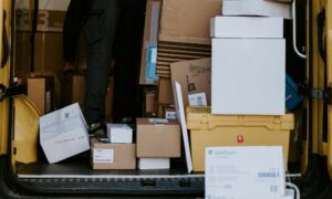 5 Aturan Tidak Tertulis COD Belanja Online, Pembeli Nggak Peka Tolong Camkan Ini