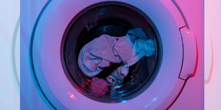 5 Tipe Orang yang Sebaiknya Jangan Menggunakan Laundry Self Service Mojok.co