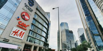 Berkantor di Gedung Tinggi SCBD Jakarta Memang Keren, tapi Kalah Nyaman dengan Berkantor di Rumah Tapak Mojok.oo